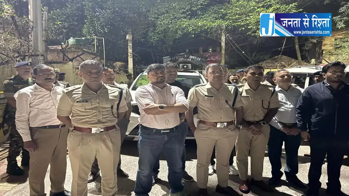 डीसी-एसएसपी ने आधी रात को की औचक जांच, व्यवस्थाओं की हुई पड़ताल डीसी-एसएसपी ने आधी रात को की औचक जांच, व्यवस्थाओं की हुई पड़ताल