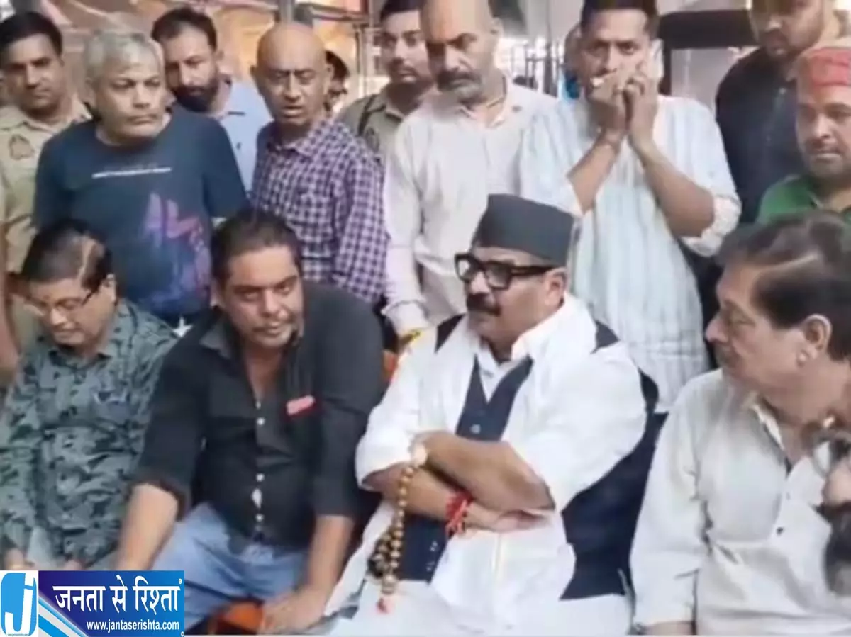 BJP विधायक महेश त्रिवेदी का फूटा गुस्सा, बोले- मुंह में जूता घुसेड़ देंगे, VIDEO वायरल BJP विधायक महेश त्रिवेदी का फूटा गुस्सा, बोले- मुंह में जूता घुसेड़ देंगे, VIDEO वायरल
