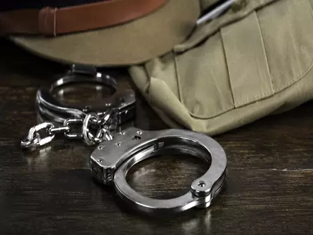 दिल्ली पुलिस ने कालिंदी गुंज इलाके से दो कुख्यात अपराधियों को किया गिरफ्तार, 11 मामलों का खुलासा दिल्ली पुलिस ने कालिंदी गुंज इलाके से दो कुख्यात अपराधियों को किया गिरफ्तार, 11 मामलों का खुलासा
