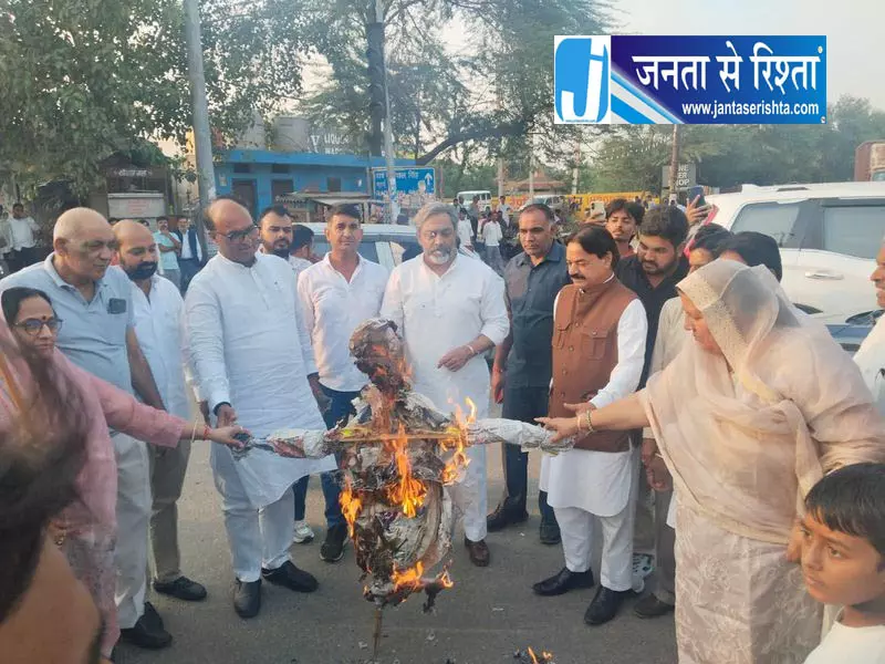 धारूहेड़ा में कांग्रेस कार्यकर्ताओं का प्रदर्शन, CEC का पुतला जलाकर जताया विरोध धारूहेड़ा में कांग्रेस कार्यकर्ताओं का प्रदर्शन, CEC का पुतला जलाकर जताया विरोध