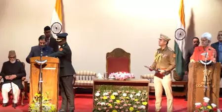 जम्मू-कश्मीर में उमर अब्दुल्ला कैबिनेट का विस्तार, उपराज्यपाल ने 4 नए मंत्रियों को दिलाई शपथ जम्मू-कश्मीर में उमर अब्दुल्ला कैबिनेट का विस्तार, उपराज्यपाल ने 4 नए मंत्रियों को दिलाई शपथ