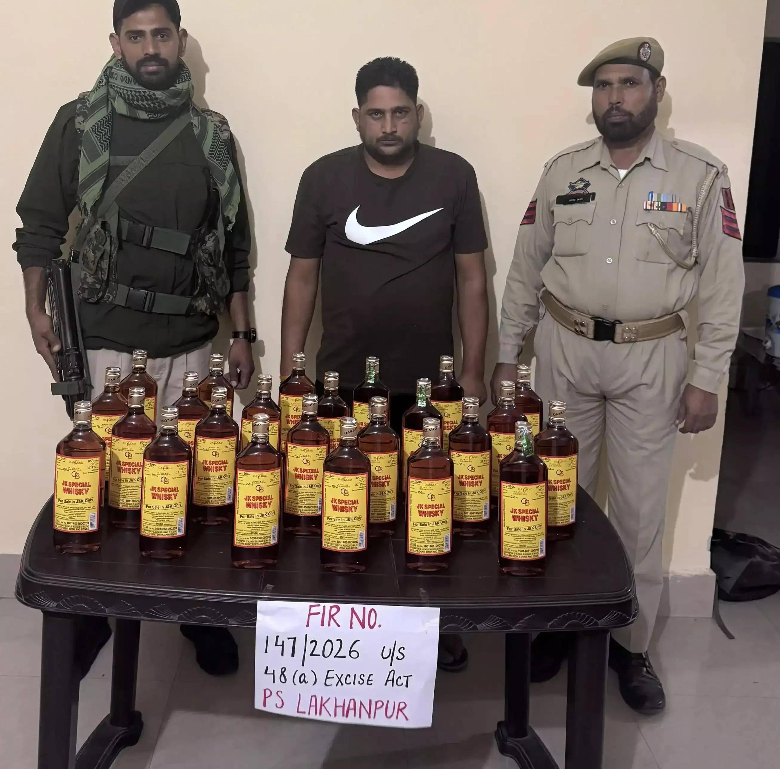 धनोड़ में शराब तस्करी का मामला, अवैध शराब बरामद धनोड़ में शराब तस्करी का मामला, अवैध शराब बरामद