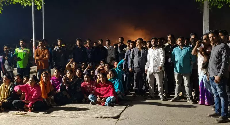 असम में सड़क जाम: हादसे के बाद सुरक्षा और सख्त नियमों की उठी मांग असम में सड़क जाम: हादसे के बाद सुरक्षा और सख्त नियमों की उठी मांग