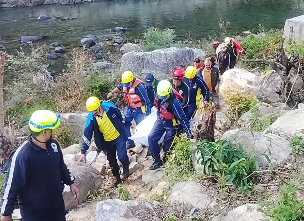 हादसे में युवक की मौत से परिजनों पर टूटा दुखों का पहाड़ हादसे में युवक की मौत से परिजनों पर टूटा दुखों का पहाड़