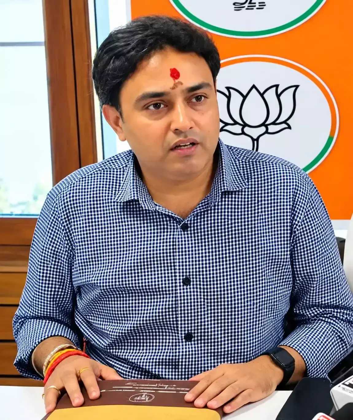 खड़गे के खिलाफ कानूनी कार्रवाई की तैयारी, विश्व चक्षु ने दी चेतावनी खड़गे के खिलाफ कानूनी कार्रवाई की तैयारी, विश्व चक्षु ने दी चेतावनी