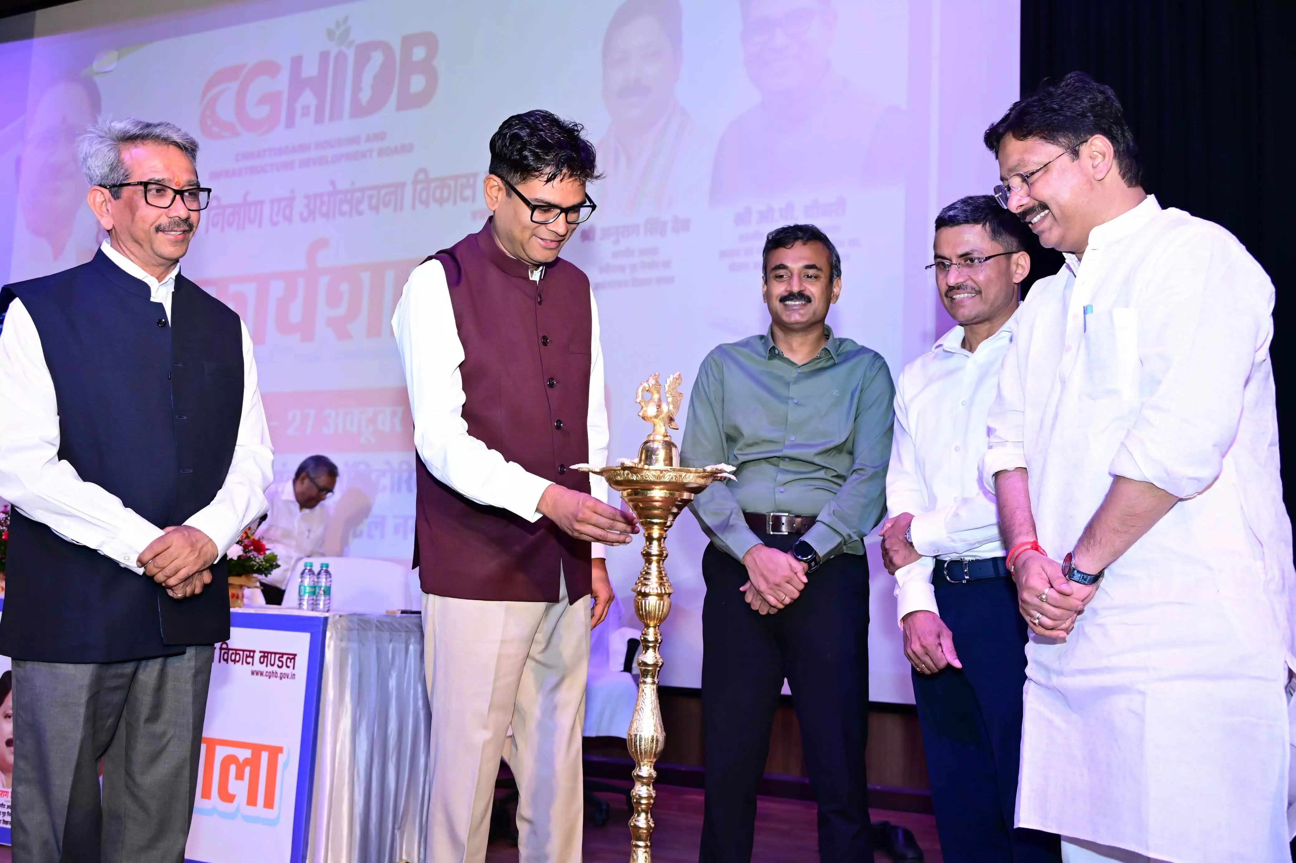 छत्तीसगढ़ के विकास का प्रमुख इंजन बनेगा हाउसिंग बोर्ड: ओपी चौधरी छत्तीसगढ़ के विकास का प्रमुख इंजन बनेगा हाउसिंग बोर्ड: ओपी चौधरी