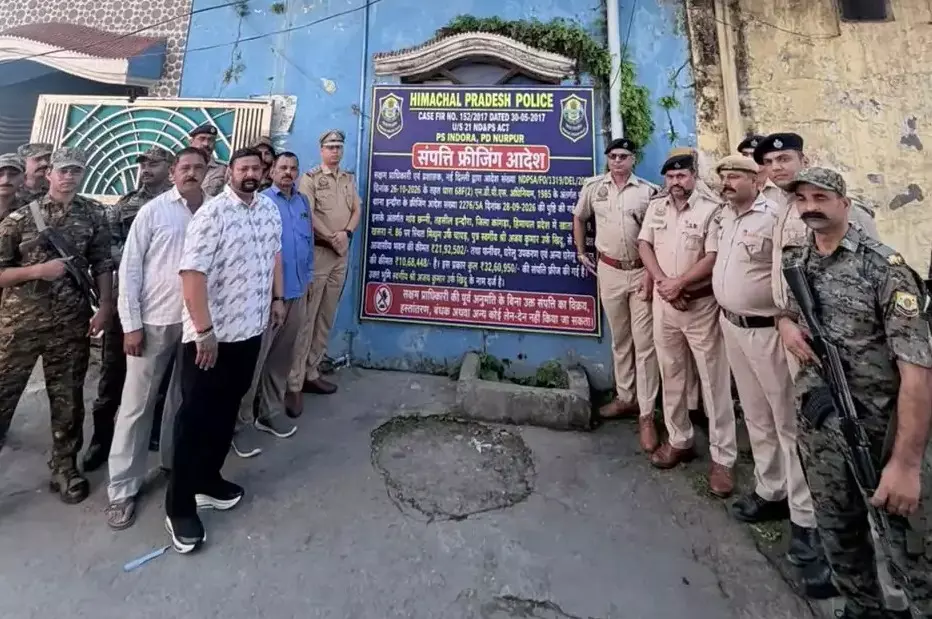 महिला तस्कर की 1.01 करोड़ से अधिक की संपत्ति जब्त करने की कार्रवाई महिला तस्कर की 1.01 करोड़ से अधिक की संपत्ति जब्त करने की कार्रवाई