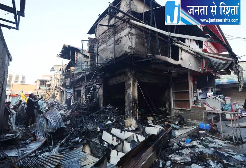 जम्मू रेलवे स्टेशन के नजदीक आग से भारी नुकसान, 30 दुकानें हुईं तबाह जम्मू रेलवे स्टेशन के नजदीक आग से भारी नुकसान, 30 दुकानें हुईं तबाह