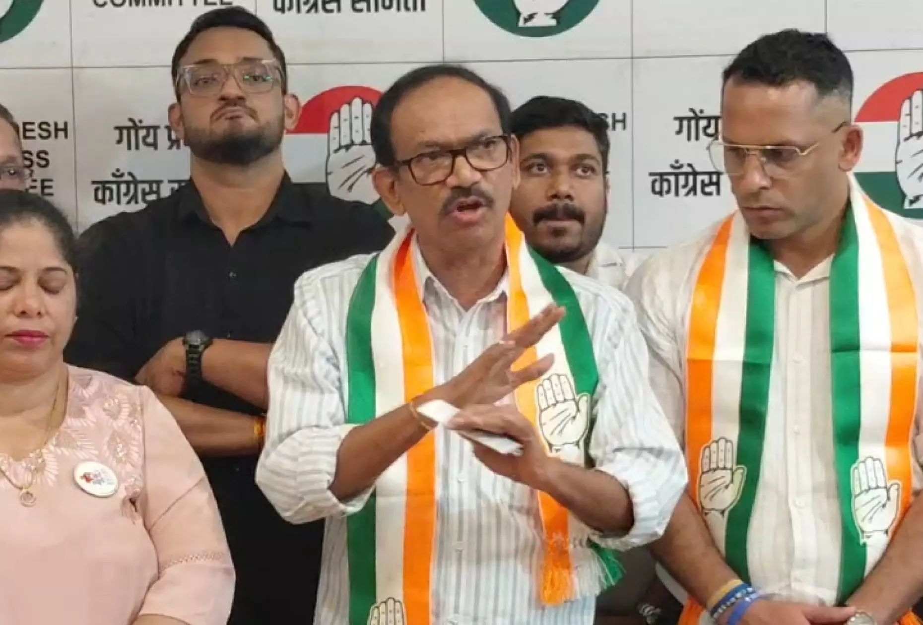 Goa: चोडनकर ने सावंत सरकार को घेरा, लगाए गंभीर आरोप Goa: चोडनकर ने सावंत सरकार को घेरा, लगाए गंभीर आरोप