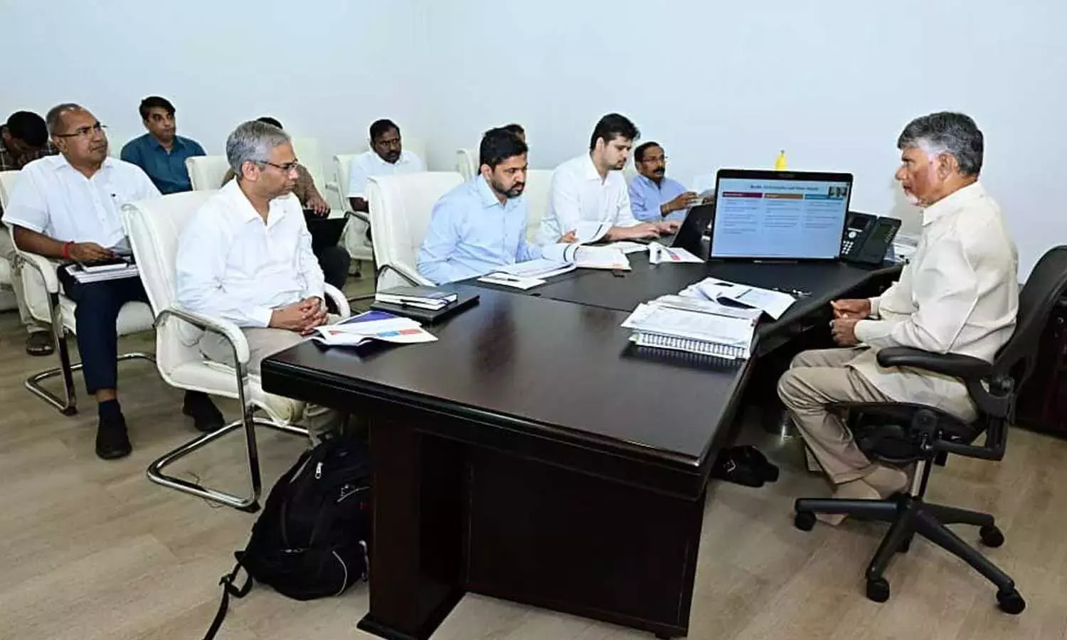 Andhra: अर्णब अत्यंत भीषण चक्रवाती तूफान में बदल जाएगा Andhra: अर्णब अत्यंत भीषण चक्रवाती तूफान में बदल जाएगा