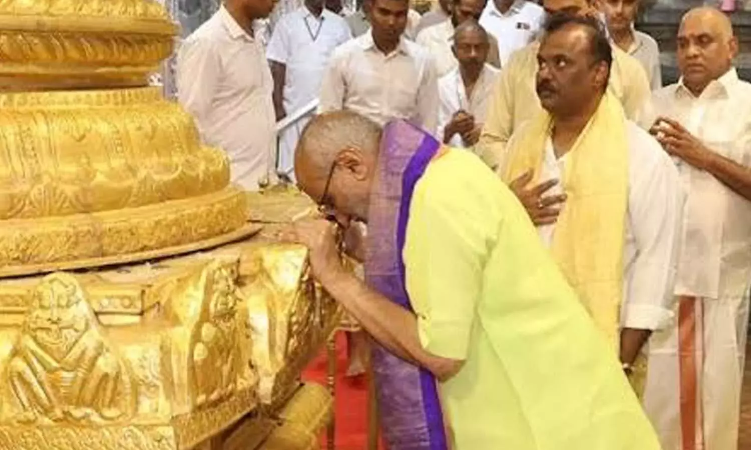 Andhra: उपराष्ट्रपति सी पी राधाकृष्णन ने तिरुमाला मंदिर में पूजा की Andhra: उपराष्ट्रपति सी पी राधाकृष्णन ने तिरुमाला मंदिर में पूजा की
