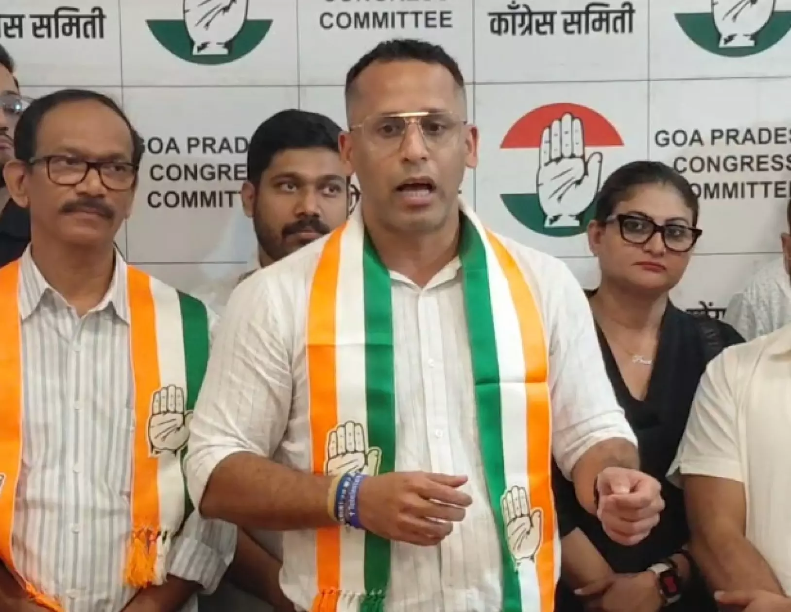 वॉरेन अलेमाओ कांग्रेस में शामिल, बीजेपी-भ्रष्टाचार पर बोला हमला वॉरेन अलेमाओ कांग्रेस में शामिल, बीजेपी-भ्रष्टाचार पर बोला हमला