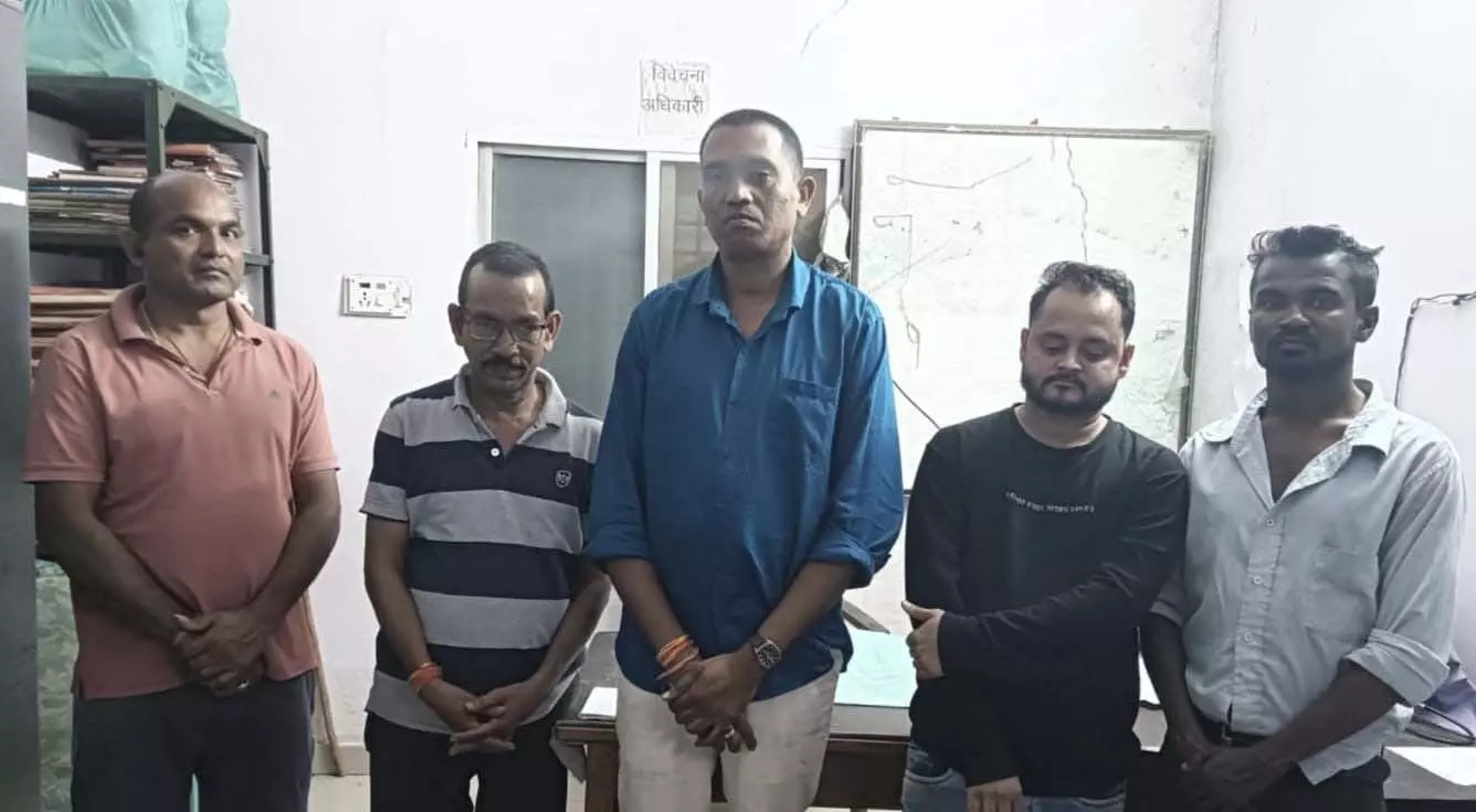 बिजली ऑफिस के पास चल रहा था जुए का खेल, 5 जुआरी गिरफ्तार बिजली ऑफिस के पास चल रहा था जुए का खेल, 5 जुआरी गिरफ्तार