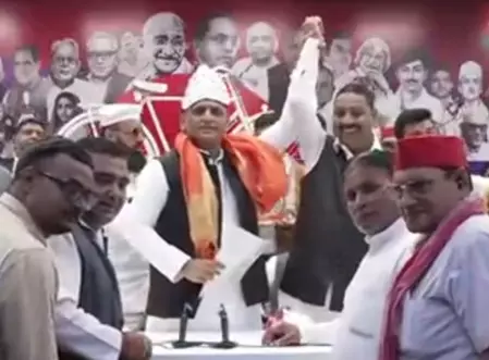 धर्मेंद्र कश्यप सपा में शामिल, अखिलेश यादव बोले- चुनाव की तारीख घोषित होते ही हार जाएगी भाजपा धर्मेंद्र कश्यप सपा में शामिल, अखिलेश यादव बोले- चुनाव की तारीख घोषित होते ही हार जाएगी भाजपा