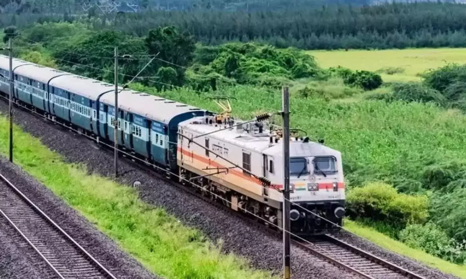Andhra: दक्षिण मध्य रेलवे ने चक्रवात अर्नब के कारण ट्रेन सेवाएं निलंबित कर दीं Andhra: दक्षिण मध्य रेलवे ने चक्रवात अर्नब के कारण ट्रेन सेवाएं निलंबित कर दीं