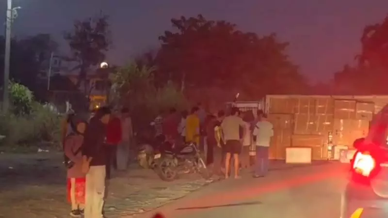 लाहलड़ी में टिप्पर और स्कूटी की टक्कर, एक की मौत लाहलड़ी में टिप्पर और स्कूटी की टक्कर, एक की मौत