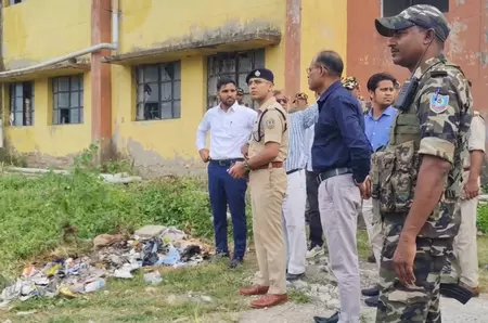 मेडिकल कॉलेज परिसर में नवजात का शव मुंह में लेकर घूमता दिखा कुत्ता, जांच का आदेश मेडिकल कॉलेज परिसर में नवजात का शव मुंह में लेकर घूमता दिखा कुत्ता, जांच का आदेश