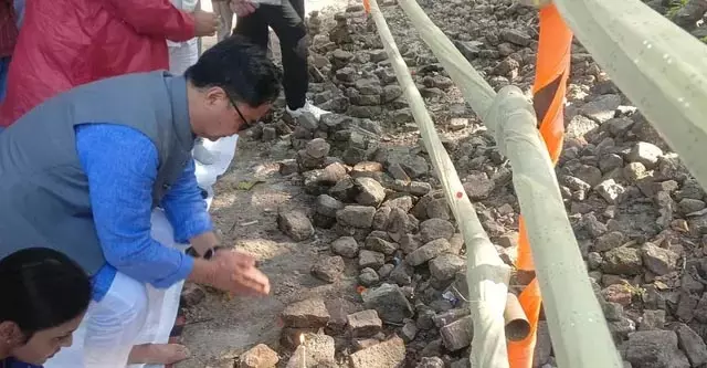 केंद्रीय मंत्री किरेन रिजिजू ने बौद्ध धार्मिक स्थल पर की पूजा-अर्चना केंद्रीय मंत्री किरेन रिजिजू ने बौद्ध धार्मिक स्थल पर की पूजा-अर्चना