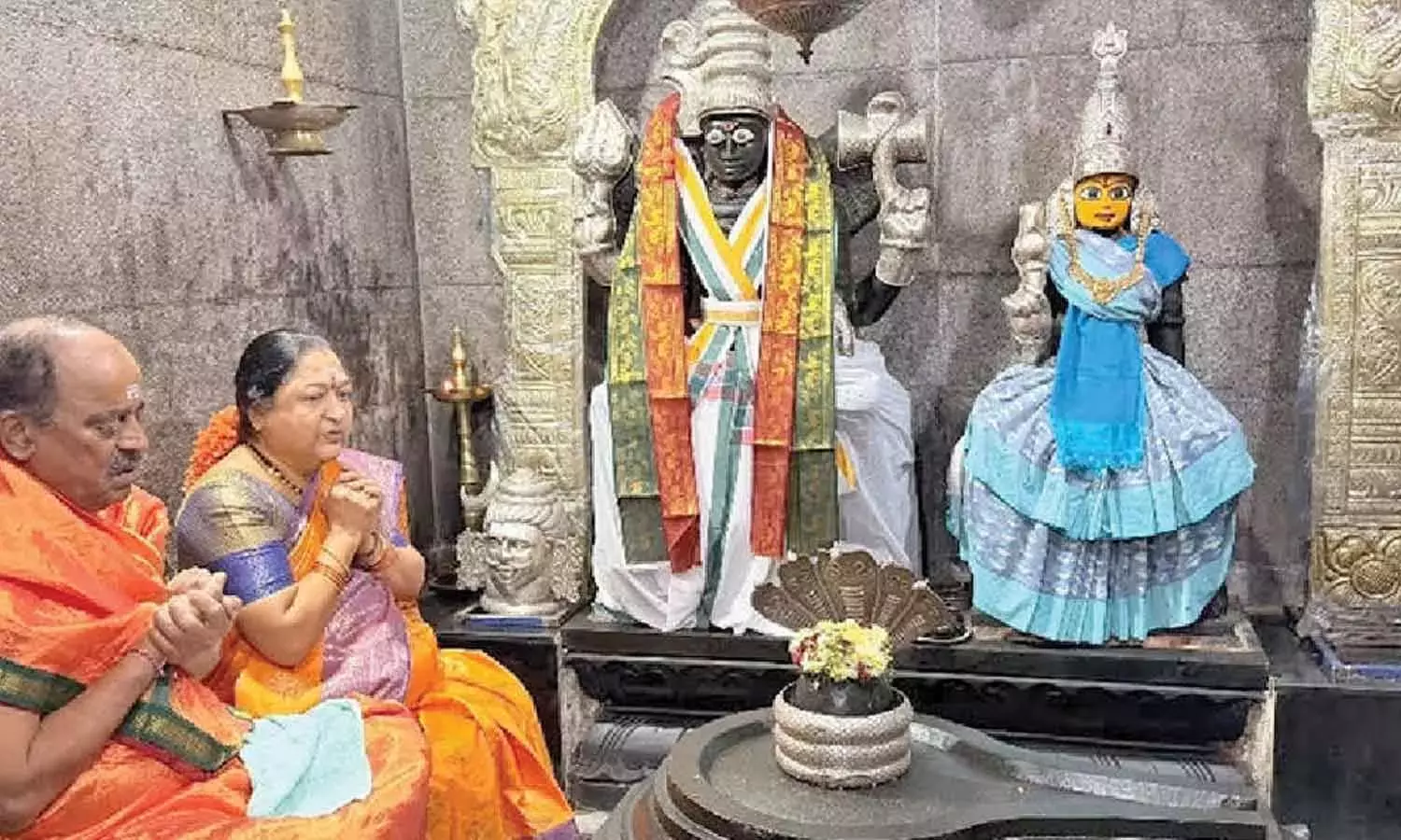 Telangana: कुमकुमेश्वर स्वामी मंदिर को 5 करोड़ रुपये से नया स्वरूप दिया जाएगा Telangana: कुमकुमेश्वर स्वामी मंदिर को 5 करोड़ रुपये से नया स्वरूप दिया जाएगा