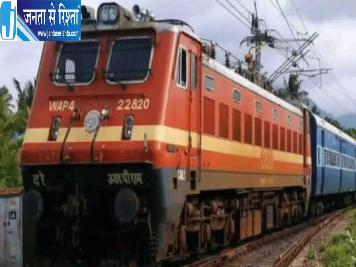 चक्रवात अर्णब को लेकर रेलवे का बड़ा फैसला, 21 ट्रेनें रद्द चक्रवात अर्णब को लेकर रेलवे का बड़ा फैसला, 21 ट्रेनें रद्द