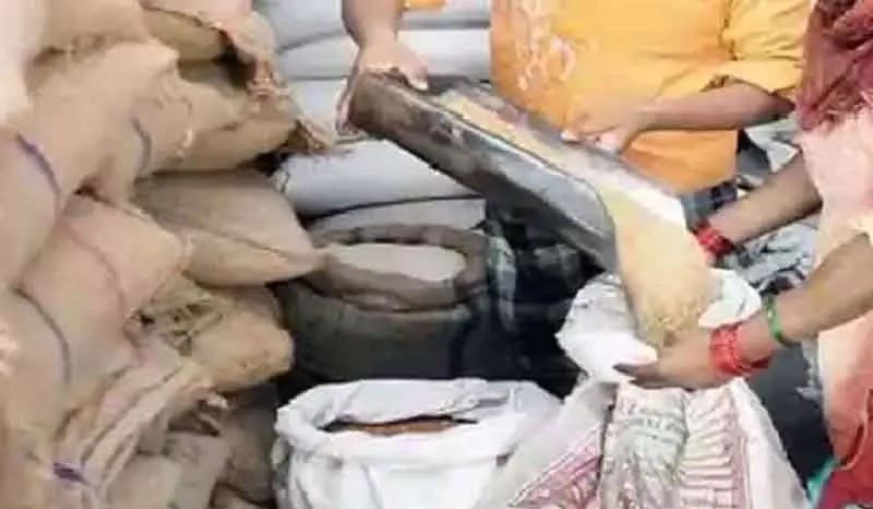 15 फीसदी लोग डिपुओं से नहीं ले रहे राशन 15 फीसदी लोग डिपुओं से नहीं ले रहे राशन