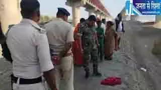बलिया में चमत्कार, 50 फीट नीचे गिरकर भी जिंदा मिली नवजात बलिया में चमत्कार, 50 फीट नीचे गिरकर भी जिंदा मिली नवजात