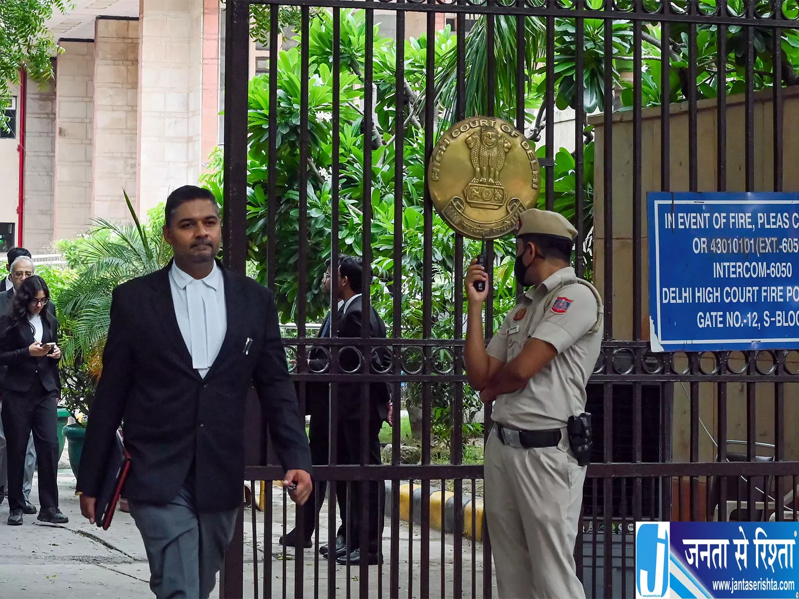 Delhi हाई कोर्ट में रेस कोर्स मस्जिद को बचाने की याचिका पर सुनवाई Delhi हाई कोर्ट में रेस कोर्स मस्जिद को बचाने की याचिका पर सुनवाई