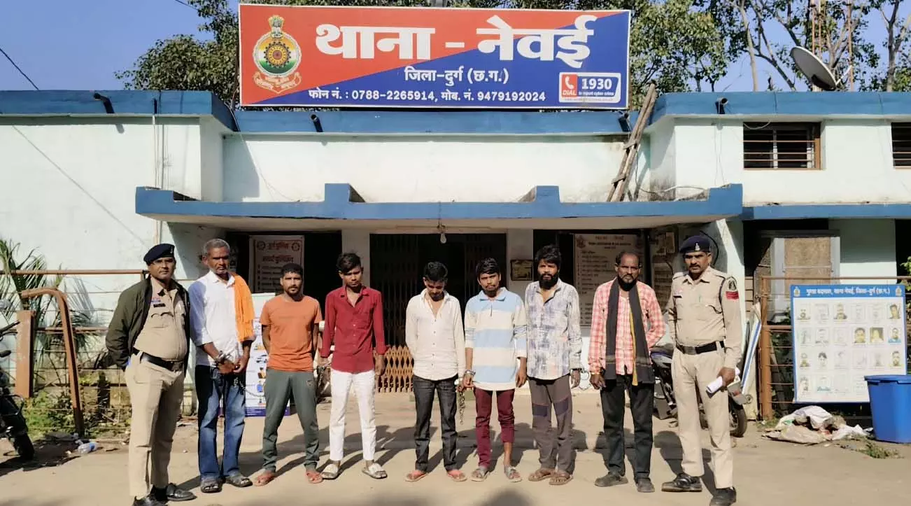 दुर्ग पुलिस का बड़ा अभियान, 7 दिनों में 201 फरार वारंटी गिरफ्तार दुर्ग पुलिस का बड़ा अभियान, 7 दिनों में 201 फरार वारंटी गिरफ्तार