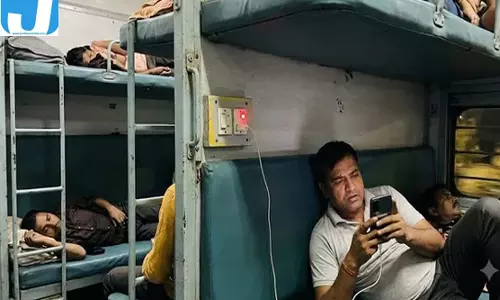 रात में ट्रेन से सफर करने वाले ध्यान दें! छह घंटे नहीं मिलेगी मोबाइल चार्जिंग सुविधा रात में ट्रेन से सफर करने वाले ध्यान दें! छह घंटे नहीं मिलेगी मोबाइल चार्जिंग सुविधा