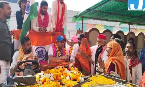 मथुरा के राम रतन ने जापान में जीता रजत, वापसी पर फूल-मालाओं से अभिनंदन मथुरा के राम रतन ने जापान में जीता रजत, वापसी पर फूल-मालाओं से अभिनंदन