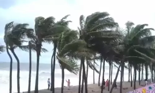 Cyclone Arnab: तट से टकराया खतरनाक तूफान, कई इलाकों में तेज बारिश और आंधी, घरों की छतें उखड़ गईं