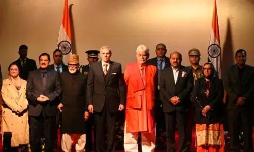 जम्मू-कश्मीर की सियासत में हलचल, उमर कैबिनेट में 4 नए मंत्री शामिल, भाजपा ने उठाए सवाल जम्मू-कश्मीर की सियासत में हलचल, उमर कैबिनेट में 4 नए मंत्री शामिल, भाजपा ने उठाए सवाल