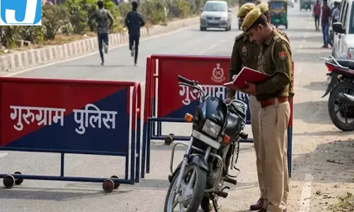 गुरुग्राम यातायात पुलिस ने पकड़ी चोरी की बाइक, ई-चालान मशीन से खुला मामला