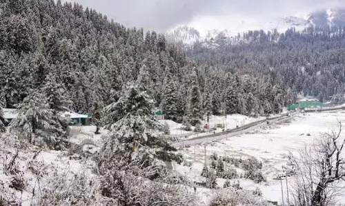 जम्मू-कश्मीर में 6 नवंबर तक मौसम रहेगा शुष्क, बारिश के आसार कम जम्मू-कश्मीर में 6 नवंबर तक मौसम रहेगा शुष्क, बारिश के आसार कम