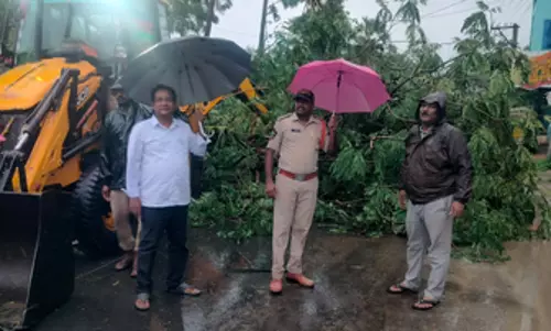आंध्र प्रदेश में चक्रवात ‘अर्नब’ का असर: कोनासीमा जिला कलेक्टर ने दोपहर तक लोगों को घरों में रहने की दी सलाह