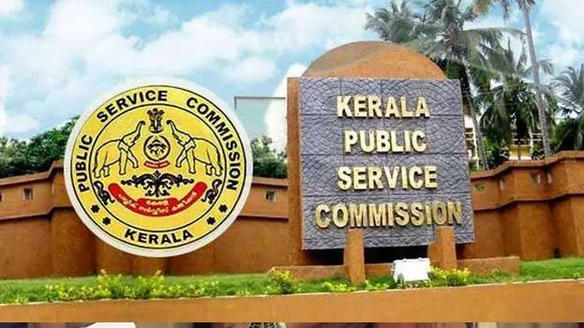 केरल PSC विवाद: अध्यक्ष-सदस्यों को हटाने की सिफारिश केरल PSC विवाद: अध्यक्ष-सदस्यों को हटाने की सिफारिश