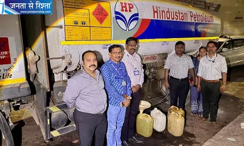 मुंबई में डीजल चोरी का बड़ा खेल बेनकाब, 94 लाख का माल जब्त, टैंकर से चोरी करते पकड़े गए ड्राइवर मुंबई में डीजल चोरी का बड़ा खेल बेनकाब, 94 लाख का माल जब्त, टैंकर से चोरी करते पकड़े गए ड्राइवर