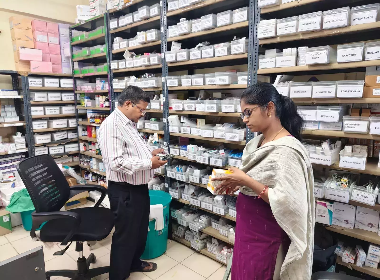 डॉक्टरों ने सेफ से बिना प्रिस्क्रिप्शन के दर्द निवारक, एंटीबायोटिक दवाओं की बिक्री पर अंकुश लगाने का आग्रह किया डॉक्टरों ने सेफ से बिना प्रिस्क्रिप्शन के दर्द निवारक, एंटीबायोटिक दवाओं की बिक्री पर अंकुश लगाने का आग्रह किया