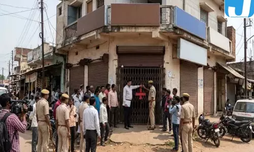 पलामू में नवजात का शव ले जाता दिखा कुत्ता, उत्तम अस्पताल और अल्ट्रासाउंड सेंटर सील पलामू में नवजात का शव ले जाता दिखा कुत्ता, उत्तम अस्पताल और अल्ट्रासाउंड सेंटर सील