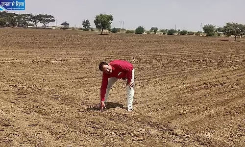 कर्नाटक में सूखे का भीषण संकट, गदग के खेतों में पड़ी दरारें कर्नाटक में सूखे का भीषण संकट, गदग के खेतों में पड़ी दरारें
