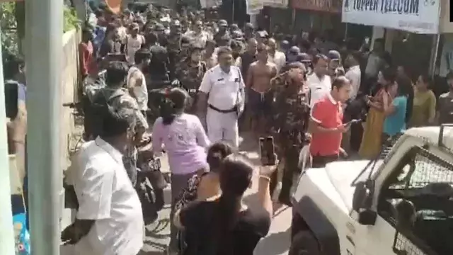 कोलकाता में पिता-पुत्र को निर्वस्त्र घुमाने का आरोप, पुलिस की कार्रवाई पर भी उठे सवाल