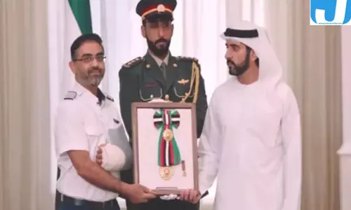 फ्लाईदुबई संकट के नायक कैप्टन स्मित मच्छर सम्मानित, शेख हमदान ने भेंट किया पदक फ्लाईदुबई संकट के नायक कैप्टन स्मित मच्छर सम्मानित, शेख हमदान ने भेंट किया पदक