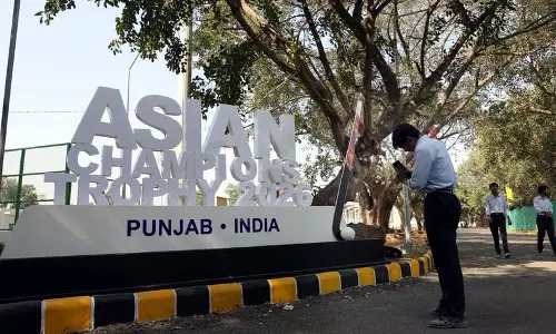 एशियन चैंपियंस ट्रॉफी के सेल्फी पॉइंट पर हॉकी स्टिक की गलती से उठे सवाल एशियन चैंपियंस ट्रॉफी के सेल्फी पॉइंट पर हॉकी स्टिक की गलती से उठे सवाल