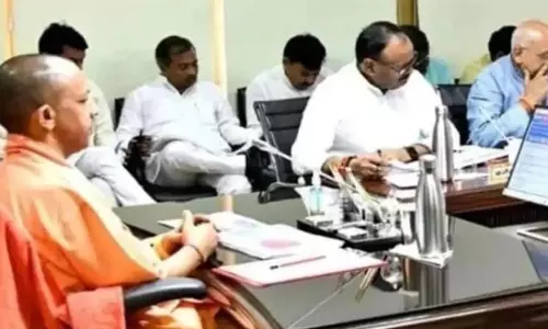 यूपी पंचायत चुनाव से पहले योगी सरकार का बड़ा फैसला, अब 6 महीने गांव में रहने पर ही बनेगा वोट यूपी पंचायत चुनाव से पहले योगी सरकार का बड़ा फैसला, अब 6 महीने गांव में रहने पर ही बनेगा वोट