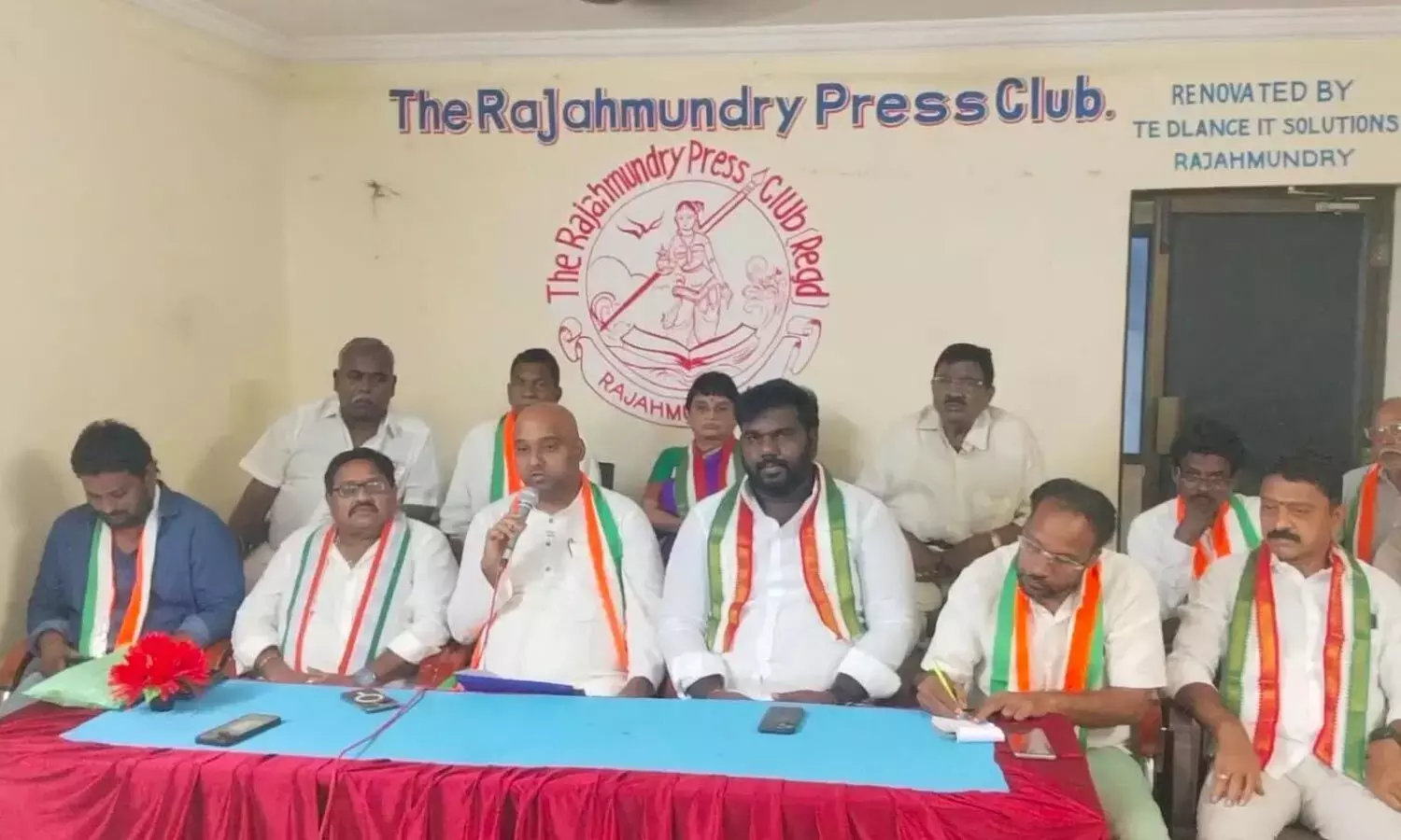 Andhra: कांग्रेस मतदाता सूचियों के सत्यापन के लिए मतरक्षकों को तैनात करेगी Andhra: कांग्रेस मतदाता सूचियों के सत्यापन के लिए मतरक्षकों को तैनात करेगी