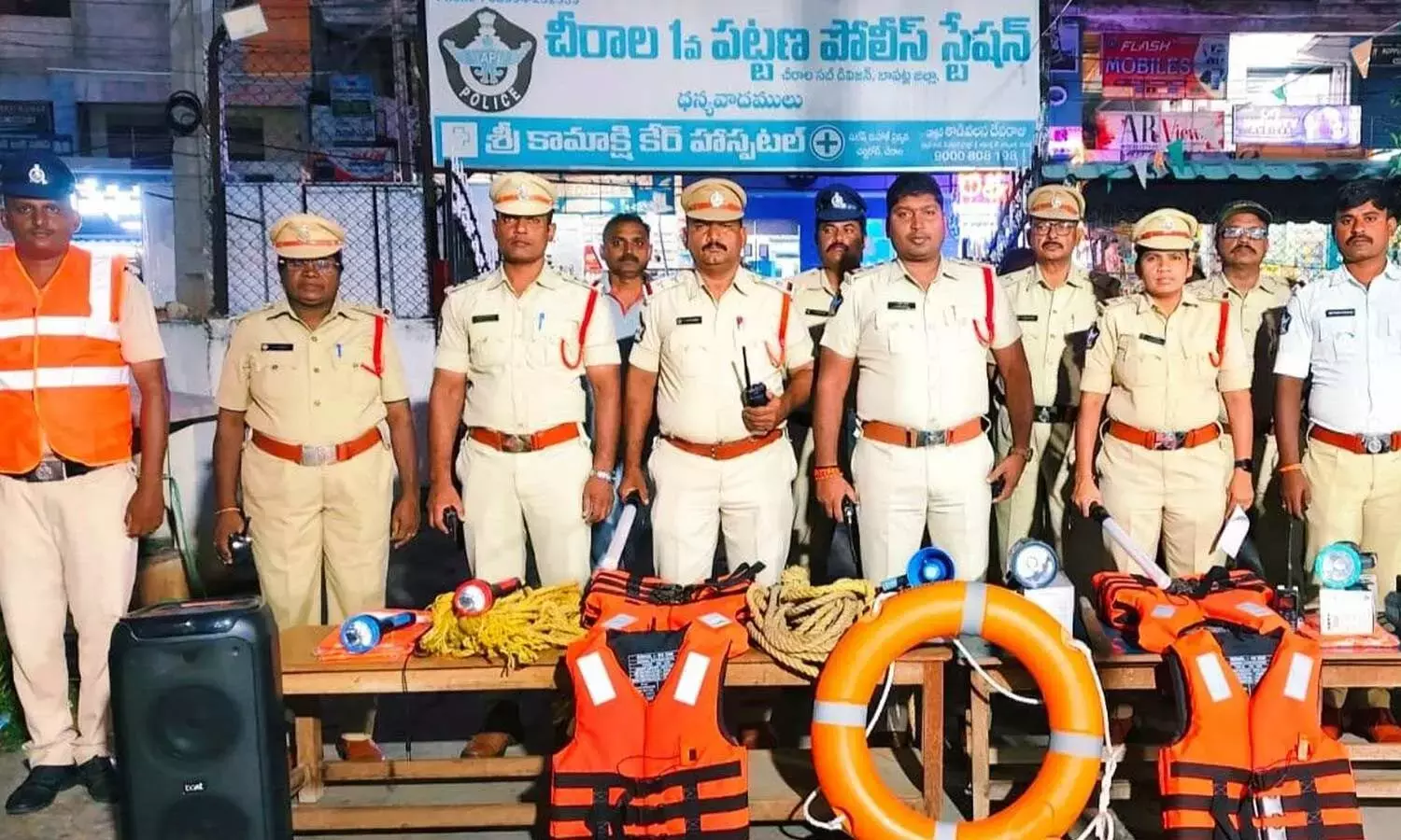 Andhra: बापटला पुलिस बचाव दल के साथ तैयार है Andhra: बापटला पुलिस बचाव दल के साथ तैयार है