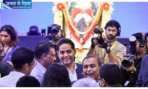 मुकेश अंबानी की जियो ने रचा इतिहास, पहले ही दिन एयरटेल और HDFC बैंक को छोड़ा पीछे