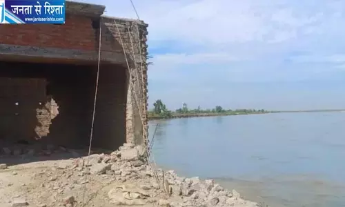 लखीमपुर खीरी में नदी ने उजाड़े आशियाने, धान-गन्ने की फसल बर्बाद, ग्रामीणों में दहशत