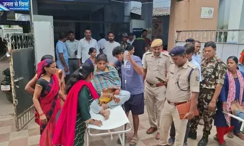हाजीपुर में 19 साल की गर्भवती महिला को मारी गोली, पेट में गोली लगने से हालत नाजुक हाजीपुर में 19 साल की गर्भवती महिला को मारी गोली, पेट में गोली लगने से हालत नाजुक