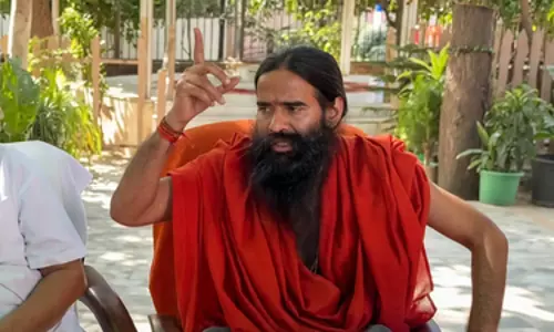 सनातन धर्म और देवी-देवताओं पर अभद्र टिप्पणी करने वालों पर बरसे बाबा रामदेव सनातन धर्म और देवी-देवताओं पर अभद्र टिप्पणी करने वालों पर बरसे बाबा रामदेव